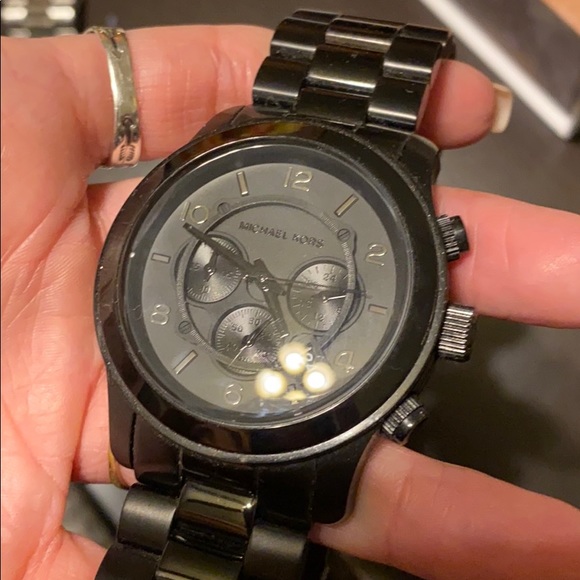 Black Michael Kors watch - Picture 5 of 6